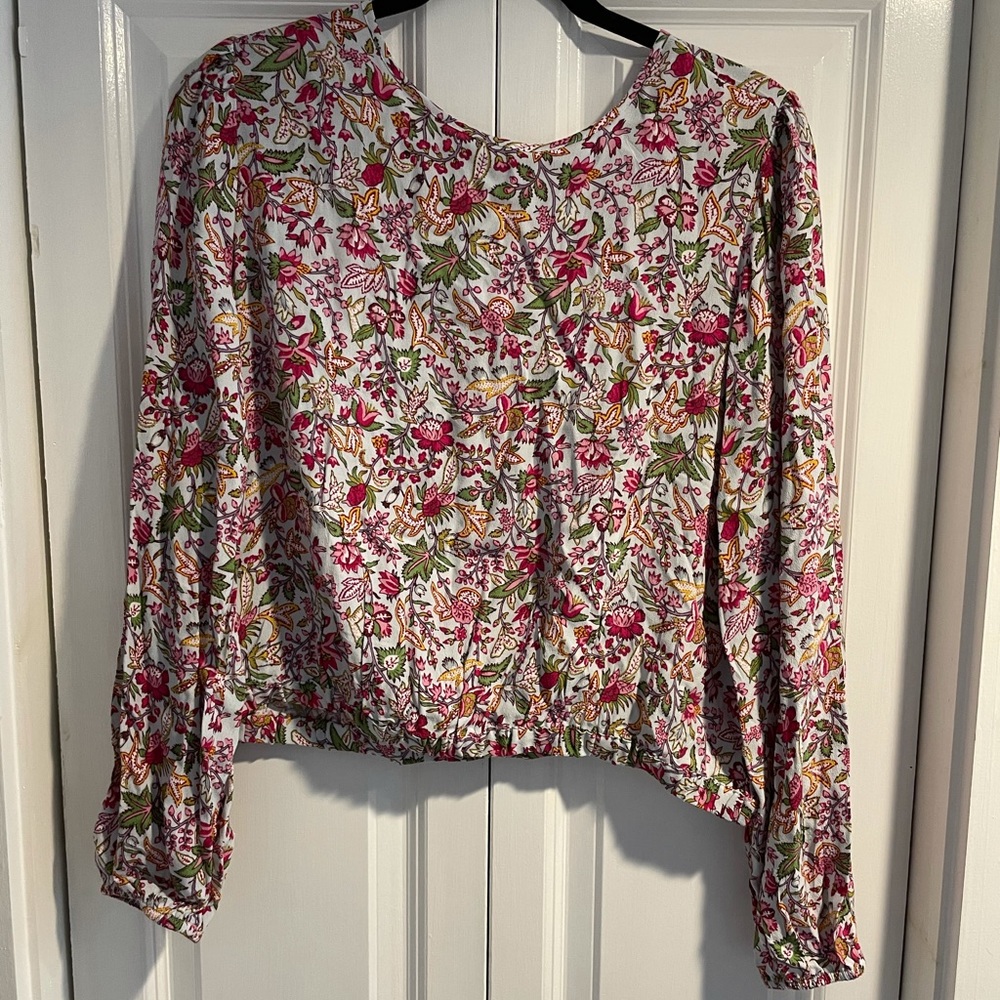 Flowery cross-back fashion top